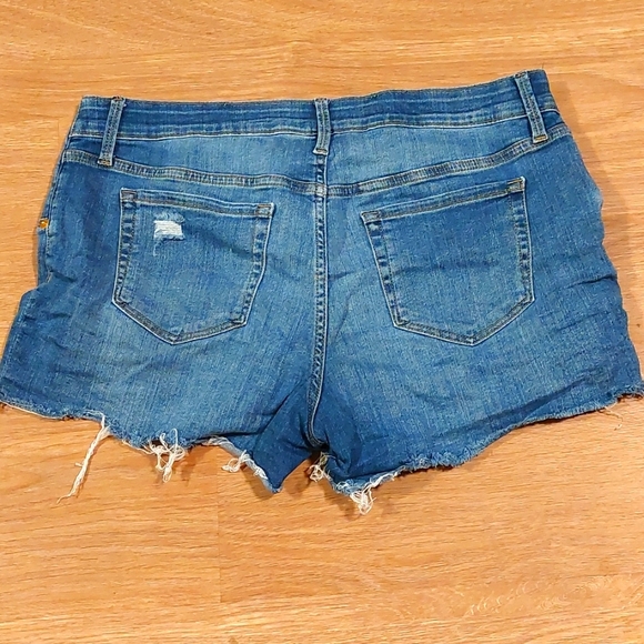 Isabel Maternity Underbelly Midi Shorts Size 10 - Picture 2 of 3